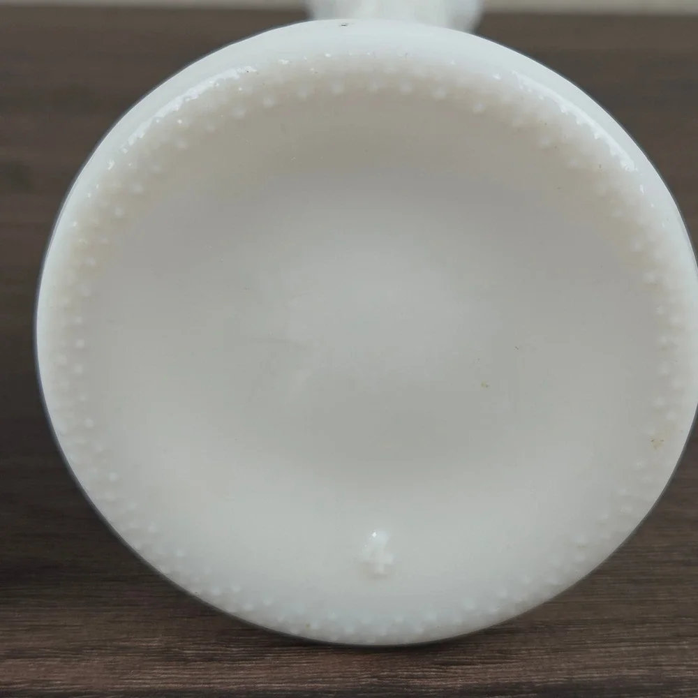 Set of 2 Vintage Anchor Hocking Milk Glass Bud Vases 9